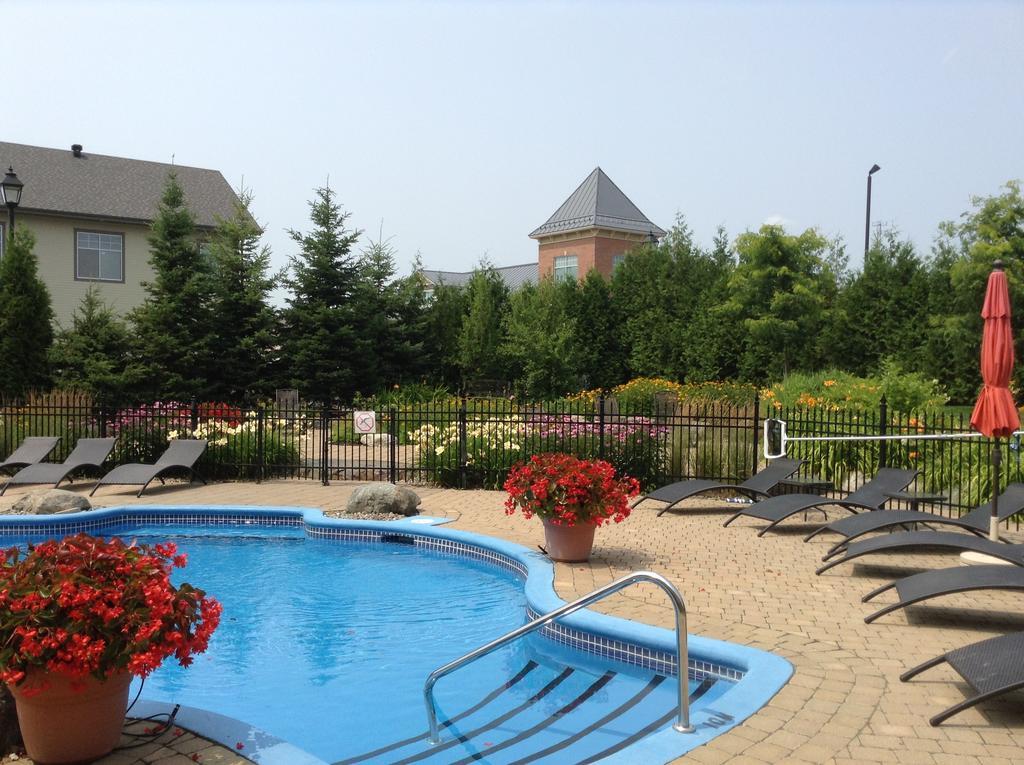 Hotel Vallea Bromont Exterior photo
